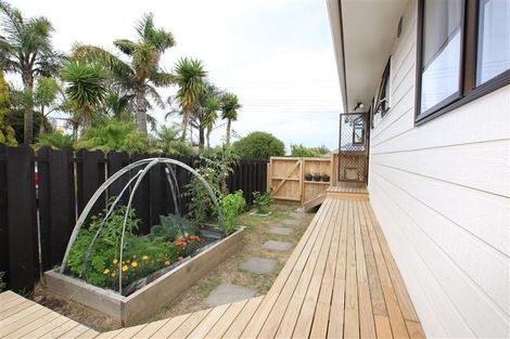 Photo of property in 1/5 Strid Road, Te Atatu South, Auckland, 0610