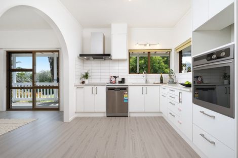 Photo of property in 35d Edmonton Road, Henderson, Auckland, 0612