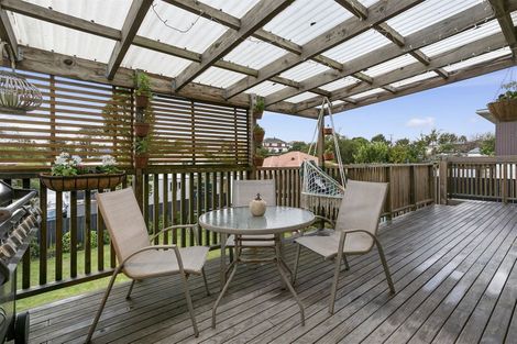 Photo of property in 25 Cyclarama Crescent, Massey, Auckland, 0614