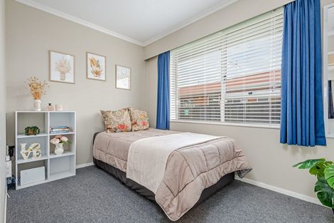 Photo of property in 76 John F Kennedy Drive, Milson, Palmerston North, 4414