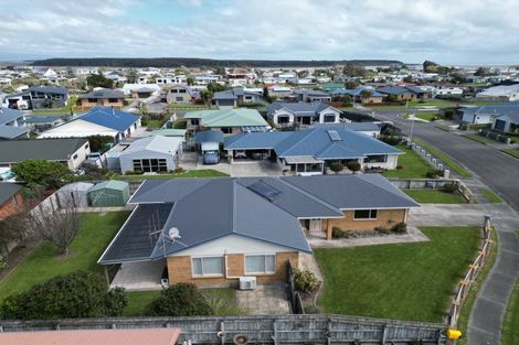Photo of property in 6 Teppett Place, Foxton Beach, Foxton, 4815