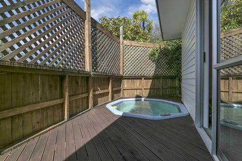 Photo of property in 16 Alma Street, Te Atatu South, Auckland, 0610