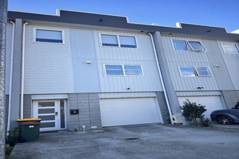 Photo of property in 11 Meritage Lane, Te Atatu South, Auckland, 0610