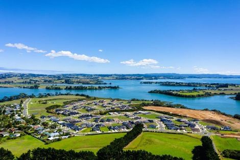 Photo of property in 8 Tahuna Minhinnick Drive, Glenbrook, Waiuku, 2681