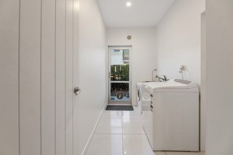 Photo of property in 142 North Parade, Richmond, Christchurch, 8013