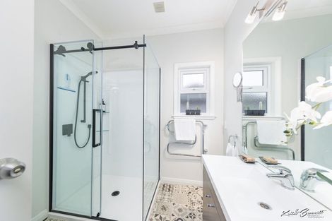 Photo of property in 1/25 Vincent Street, Waterloo, Lower Hutt, 5011