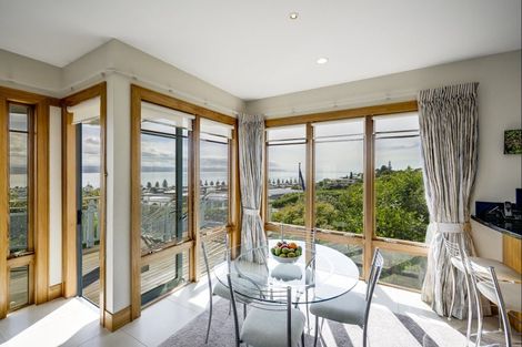 Photo of property in 8 George Street, Hospital Hill, Napier, 4110