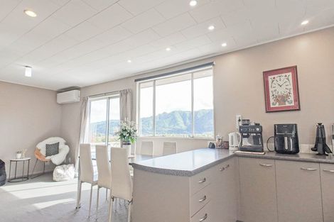 Photo of property in 22b Hillside Drive, Maoribank, Upper Hutt, 5018