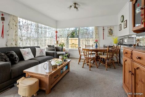 Photo of property in 1/40 Cheval Drive, Totara Vale, Auckland, 0629