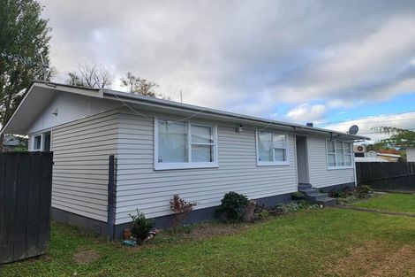 Photo of property in 28 Sabulite Road, Kelston, Auckland, 0602