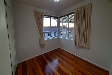 Photo of property in 16 Carole Crescent, Pakuranga, Auckland, 2010