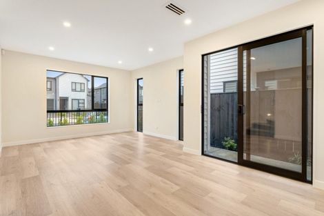 Photo of property in 10 Babos Avenue, Kumeu, 0810