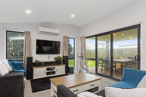 Photo of property in 15 Coprosma Close, Papamoa Beach, Papamoa, 3118