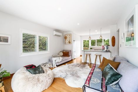 Photo of property in 110 Candia Road, Henderson Valley, Auckland, 0614