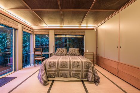 Photo of property in 412 Scenic Drive, Waiatarua, Auckland, 0612