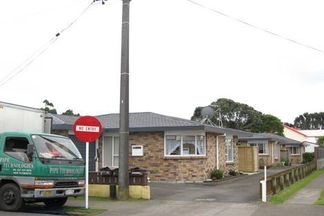 Photo of property in 1/17 Clemow Road, Fitzroy, New Plymouth, 4312