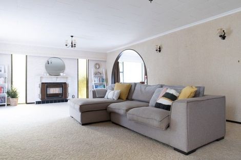 Photo of property in 18 Cecil Place, Cloverlea, Palmerston North, 4412