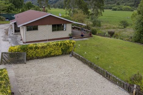 Photo of property in 196 Fairfax Street, Murchison, 7007