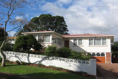 Photo of property in 4 Hughes Terrace, Te Atatu Peninsula, Auckland, 0610