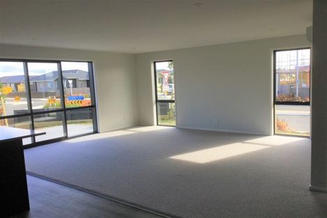 Photo of property in 1 Komata Crescent, Papamoa Beach, Papamoa, 3118