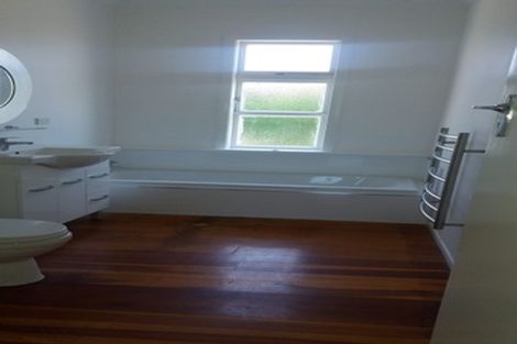 Photo of property in 5 Seddon Street, Carterton, 5713