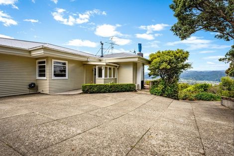 Photo of property in 111 Miromiro Road, Normandale, Lower Hutt, 5010