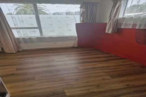 Photo of property in 2/27 Hutchinson Avenue, New Lynn, Auckland, 0600