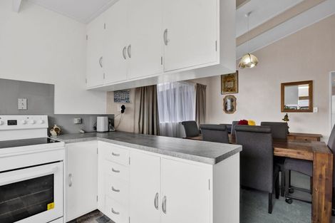 Photo of property in 18 Kamahi Avenue, Hawera, 4610