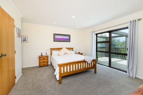 Photo of property in 11 Greenwood Place, Fitzherbert, Palmerston North, 4410
