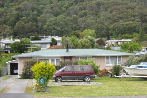 Photo of property in 106 Waikawa Road, Picton, 7220