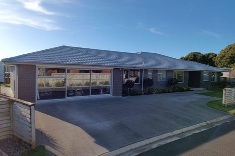 Photo of property in 3a Pipitea Place, Whalers Gate, New Plymouth, 4310