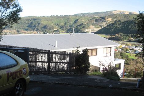 Photo of property in 15 Kingsley Street, Stokes Valley, Lower Hutt, 5019