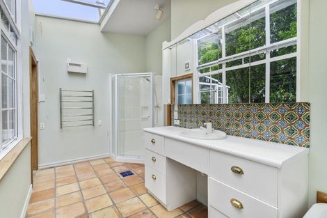 Photo of property in 5 Queen Street, Northcote Point, Auckland, 0627