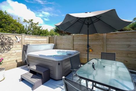 Photo of property in 3 Thorburn Avenue, Red Beach, 0932