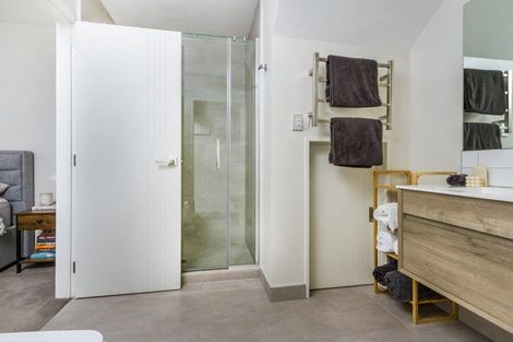 Photo of property in 35b Seon Place, Birkdale, Auckland, 0626