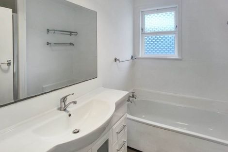 Photo of property in 26 Sovereign Place, Glenfield, Auckland, 0629