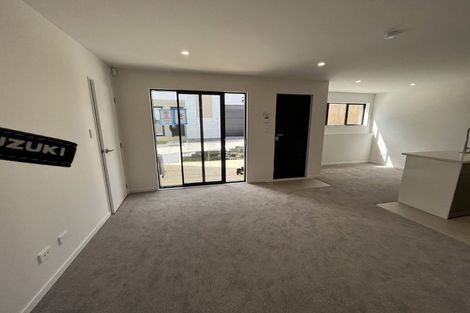 Photo of property in 5/535 Swanson Road, Ranui, Auckland, 0612