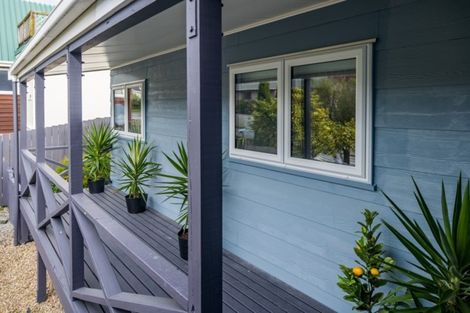 Photo of property in 52 Grays Road, Plimmerton, Porirua, 5026