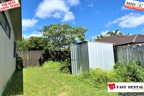 Photo of property in 15 Ozich Avenue, Te Atatu South, Auckland, 0610