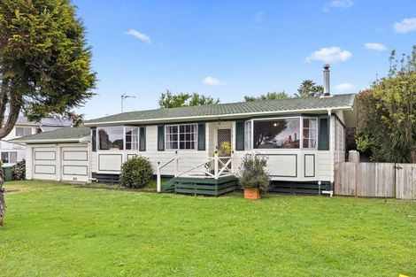 Photo of property in 4 Litchfield Place, Clarks Beach, 2122