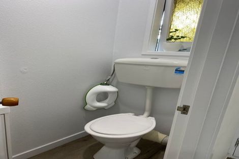 Photo of property in 2/366a Glenfield Road, Glenfield, Auckland, 0629