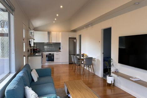 Photo of property in 2/111 Eskdale Road, Birkdale, Auckland, 0626