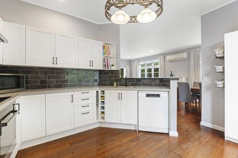 Photo of property in 14 Springtime Crescent, Stanmore Bay, Whangaparaoa, 0932