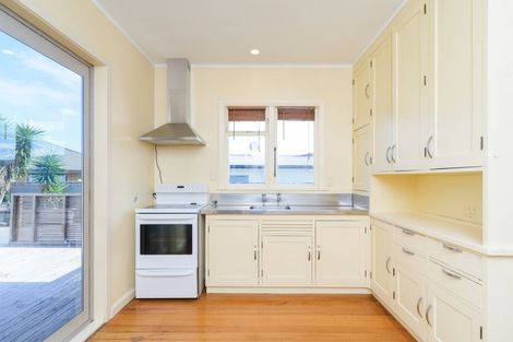 Photo of property in 135 Roberts Line, Kelvin Grove, Palmerston North, 4414