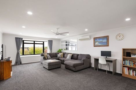 Photo of property in 6 Limousin Place, Grandview Heights, Hamilton, 3200