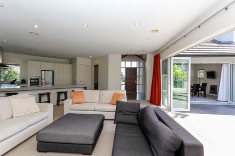 Photo of property in 4 Links Drive, Waiwhakaiho, New Plymouth, 4312