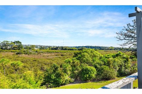 Photo of property in 7 Celsmere Lane, Te Atatu Peninsula, Auckland, 0610