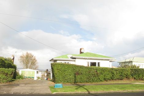 Photo of property in 35 Mellons Bay Road, Mellons Bay, Auckland, 2014