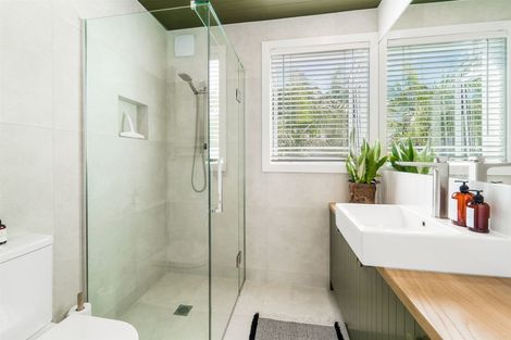 Photo of property in 1/86 Beach Road, Castor Bay, Auckland, 0620