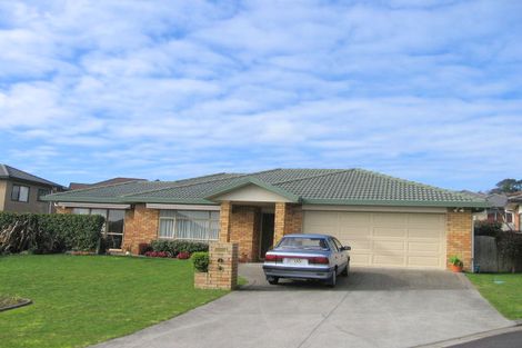 Photo of property in 4 Gilnockie Close, East Tamaki Heights, Auckland, 2016